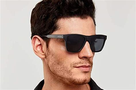 Gafas de sol de diseño para hombre .